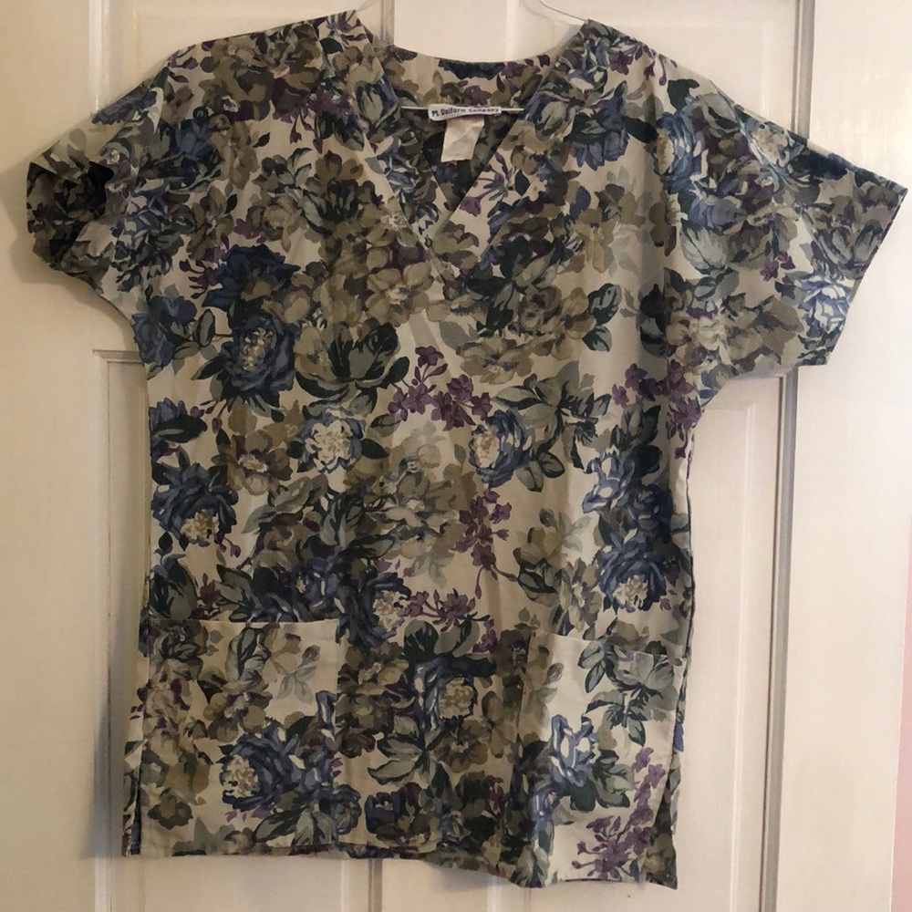 Scrub top size small